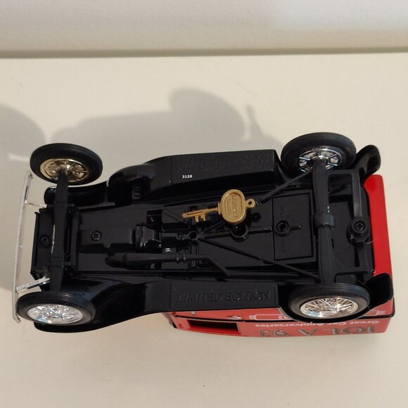 Liberty Classics Ford Model A Delivery Van locking coin bank, like new condition - Picture 6 of 11